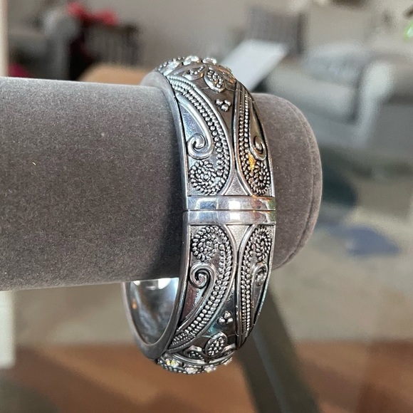 Handcraft Sliver Bracelet with the bling - Picture 7 of 10